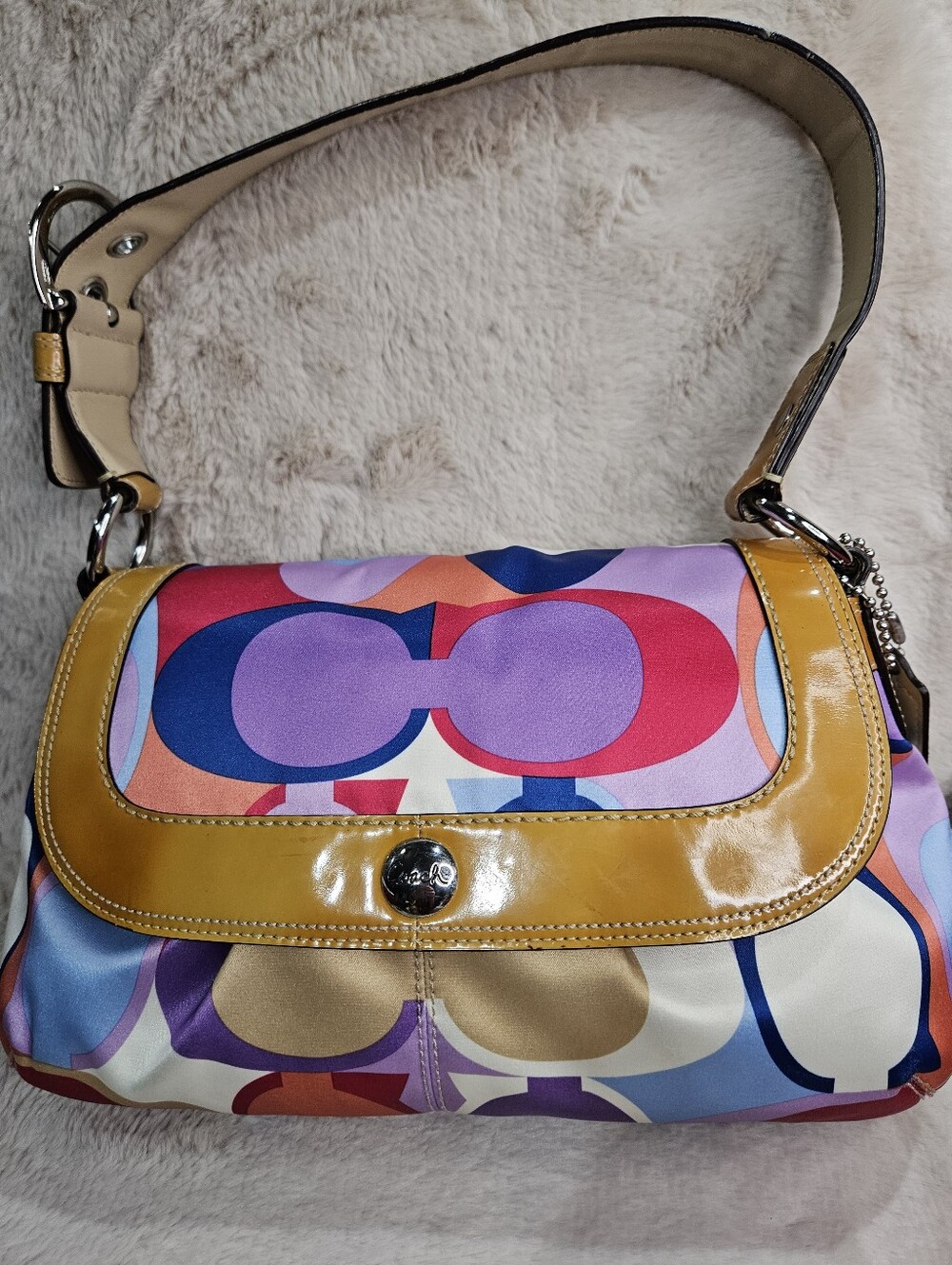 2010 Coach Soho Satin Pleated Scarf Print Shoulder Bag W/patent Trim